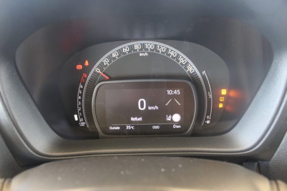 Toyota Aygo X nuova a Roma (13)