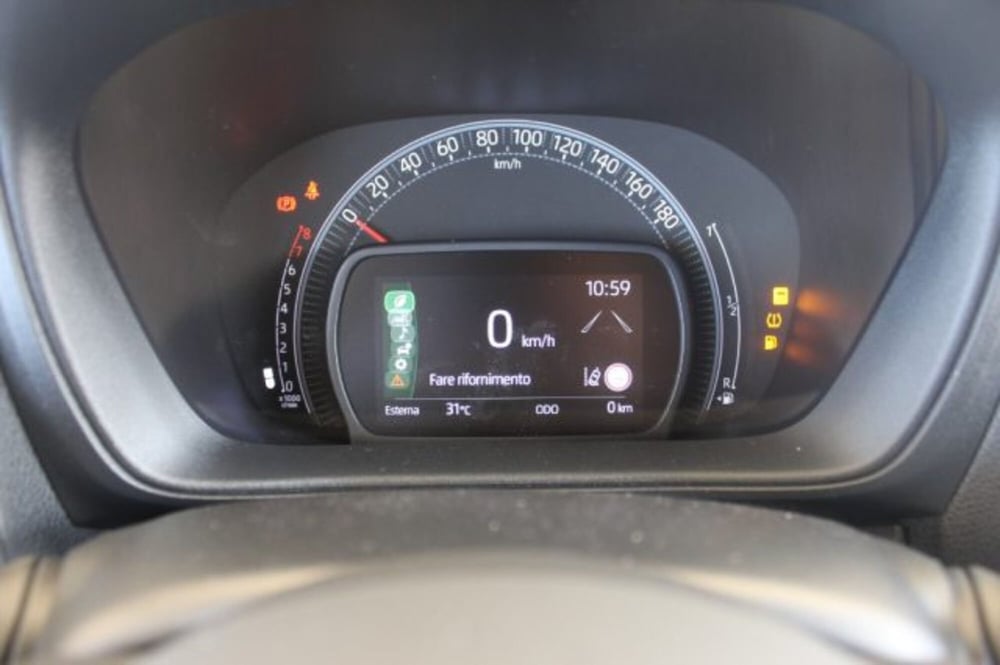 Toyota Aygo X nuova a Roma (13)