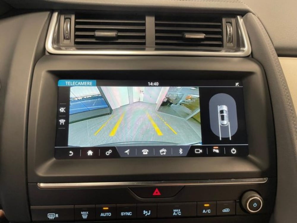 Jaguar E-Pace usata a Cuneo (11)