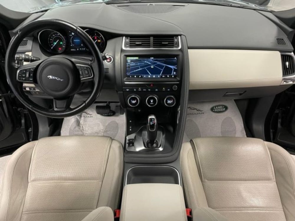 Jaguar E-Pace usata a Cuneo (9)