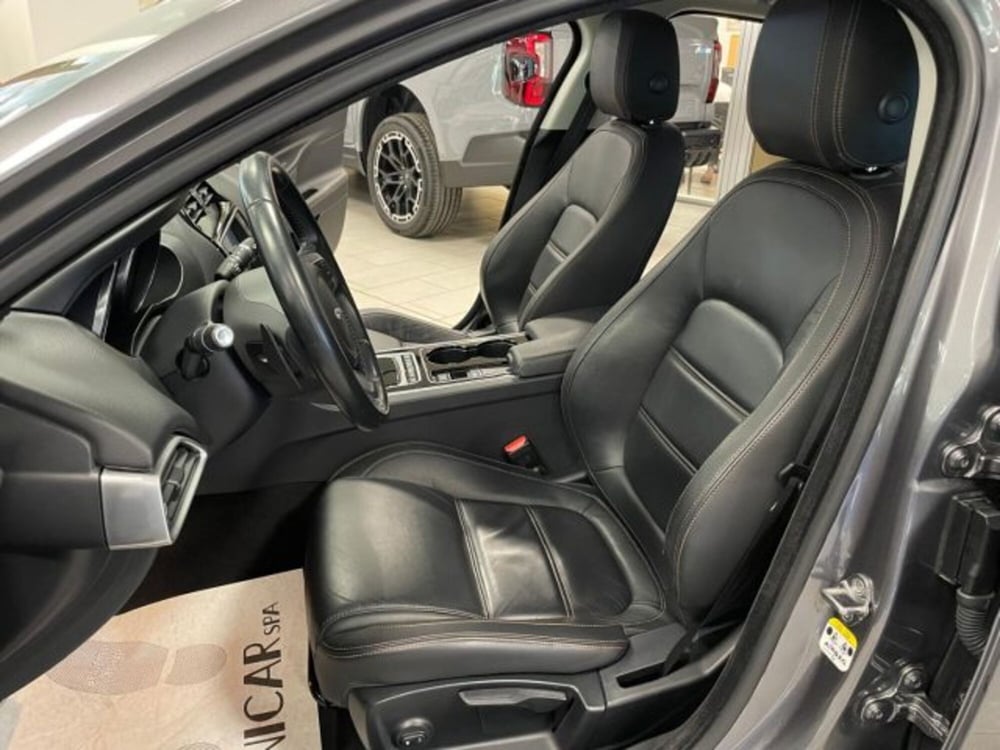 Jaguar XE usata a Cuneo (13)