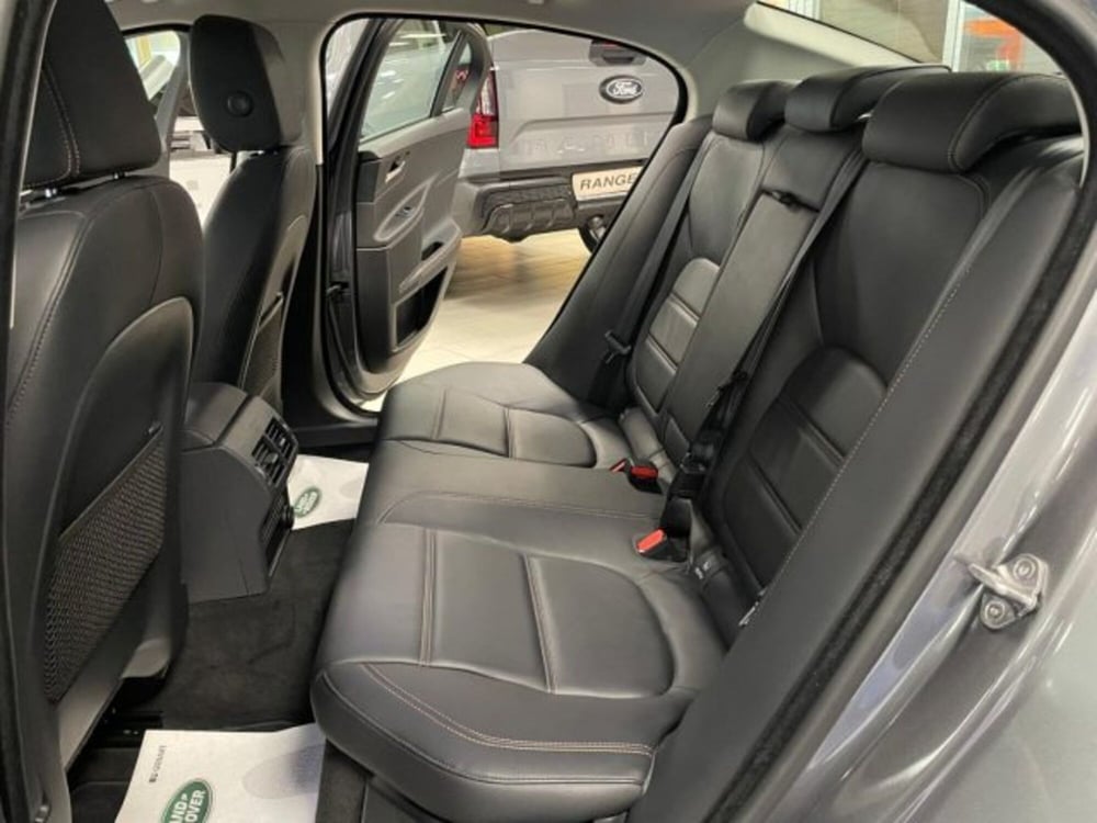 Jaguar XE usata a Cuneo (14)
