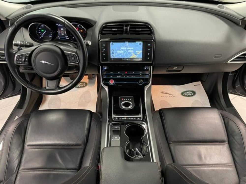 Jaguar XE usata a Cuneo (9)