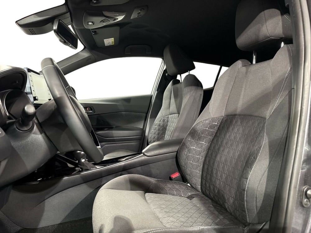 Toyota Toyota C-HR usata a Lecco (13)