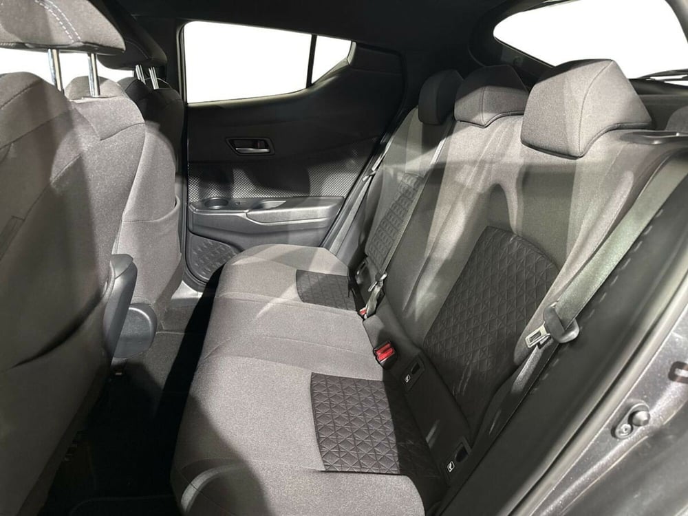 Toyota Toyota C-HR usata a Lecco (15)