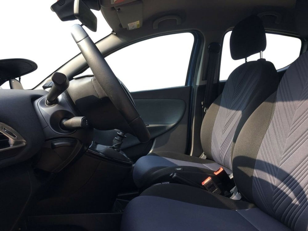 Lancia Ypsilon usata a Lecco (10)