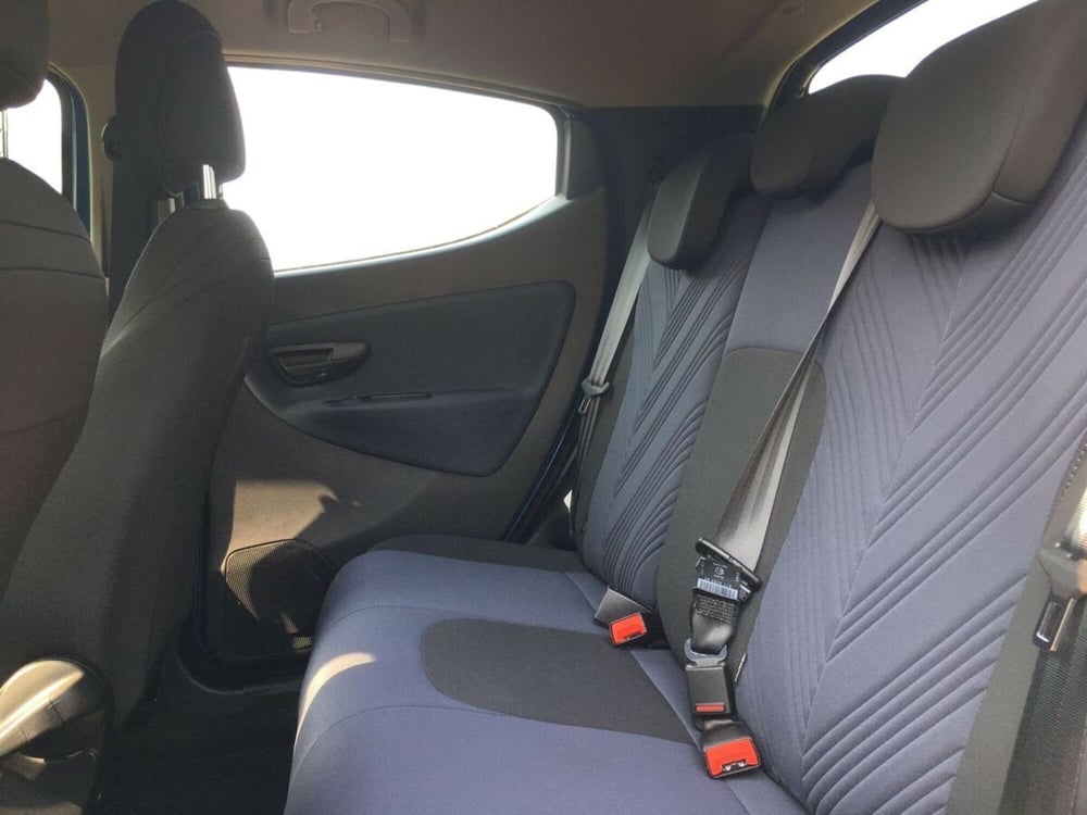 Lancia Ypsilon usata a Lecco (11)