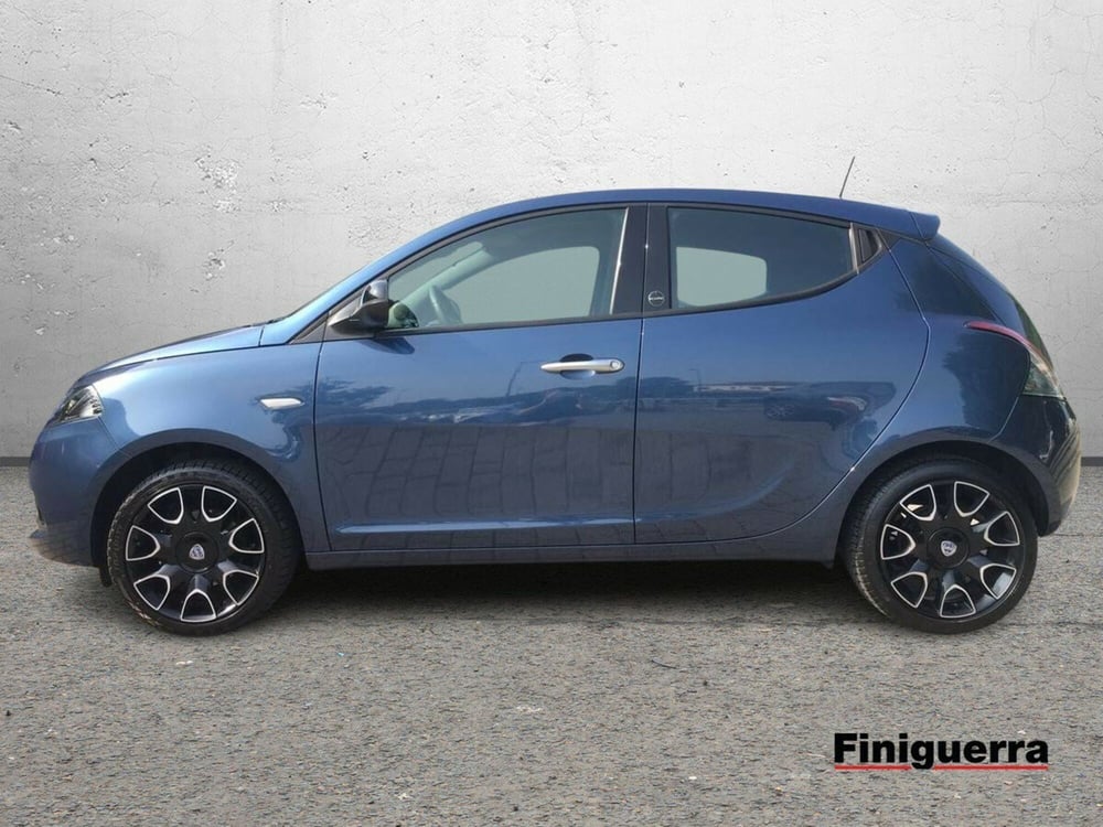 Lancia Ypsilon usata a Lecco (6)