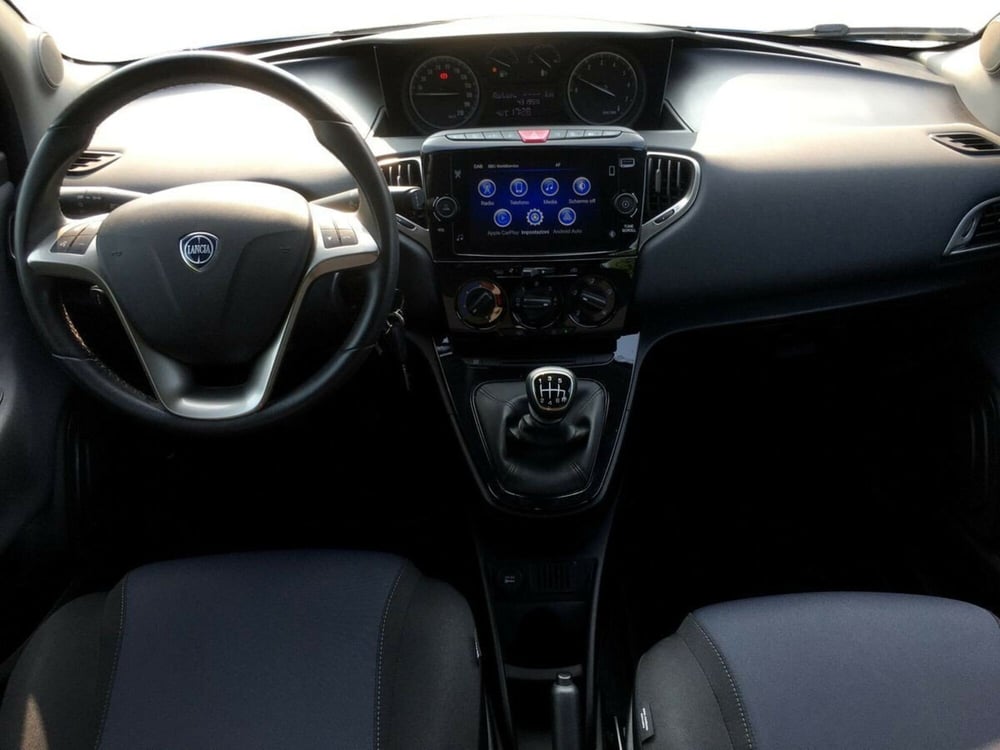 Lancia Ypsilon usata a Lecco (8)