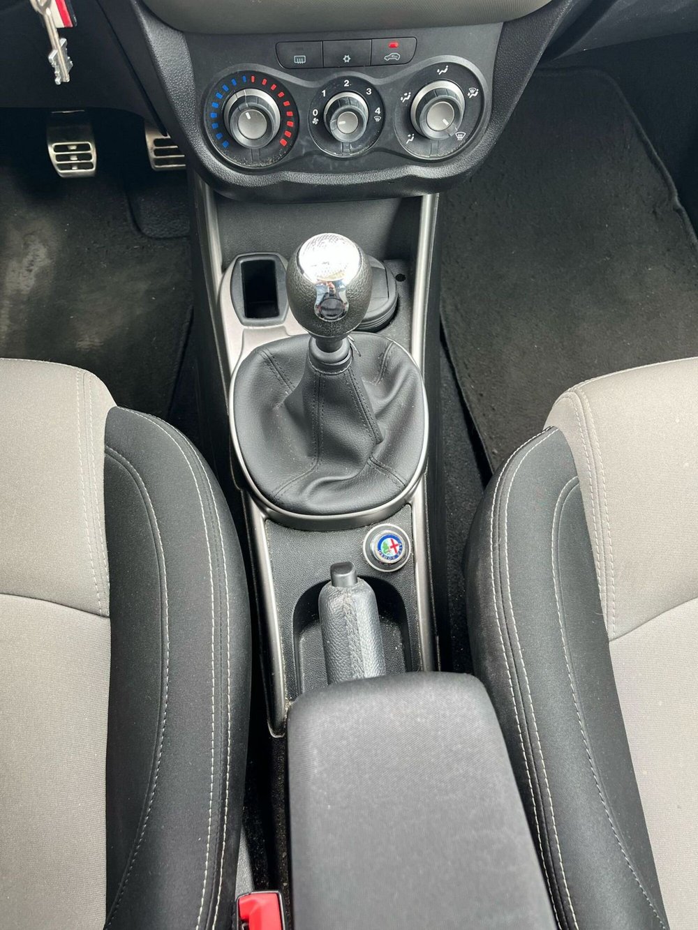Alfa Romeo MiTo usata a Milano (17)