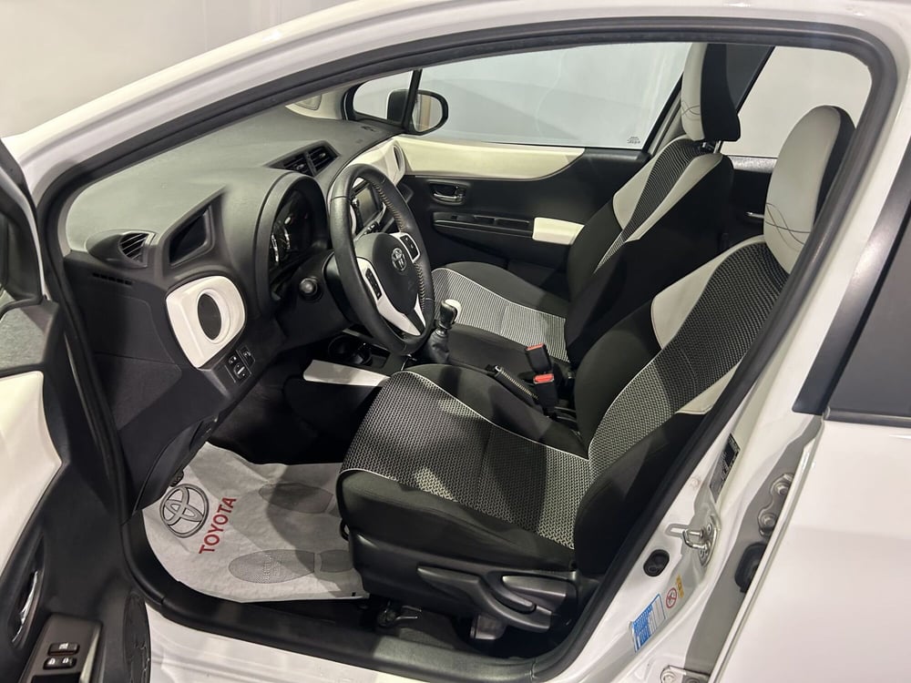 Toyota Yaris usata a Milano (12)