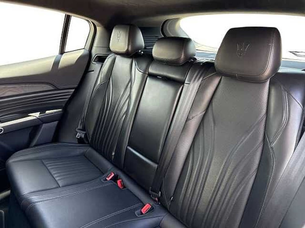 Maserati Grecale usata a Napoli (19)