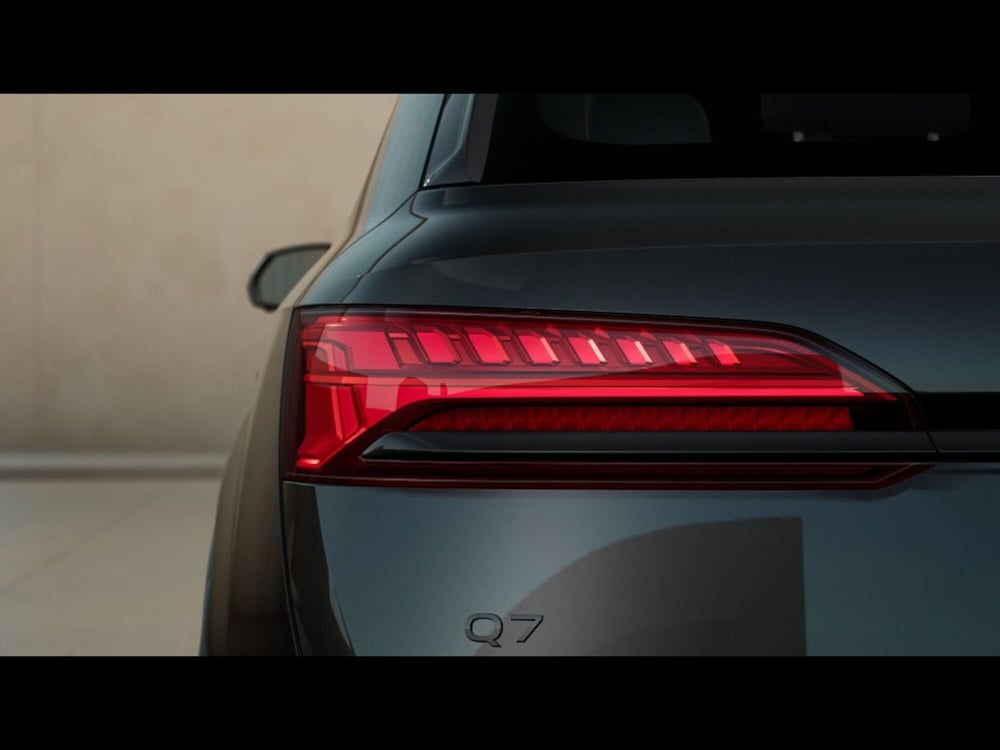 Audi Q7 nuova a Livorno (7)