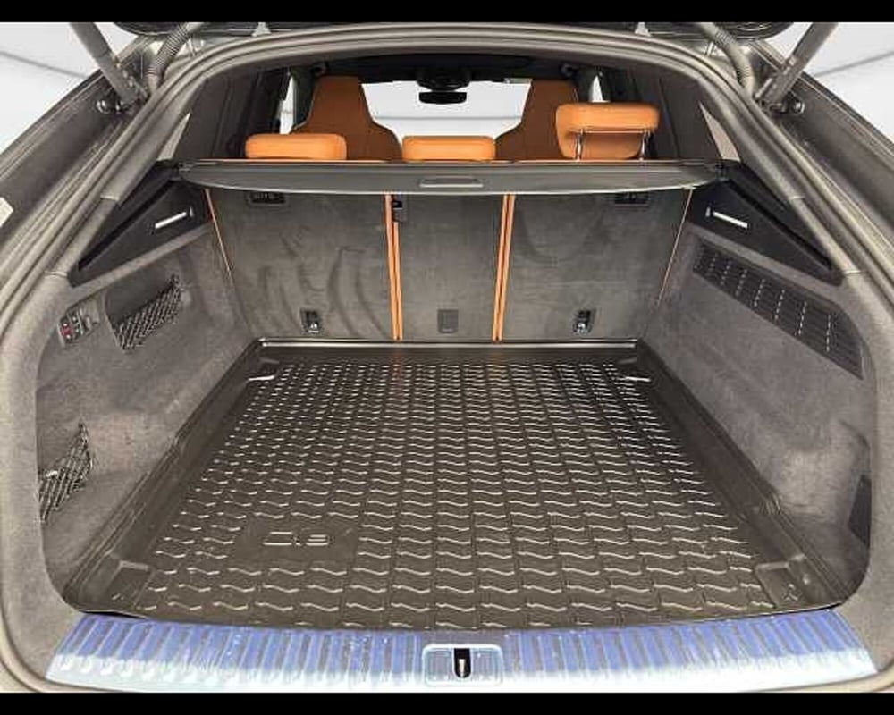 Audi RS Q8 usata a Roma (11)