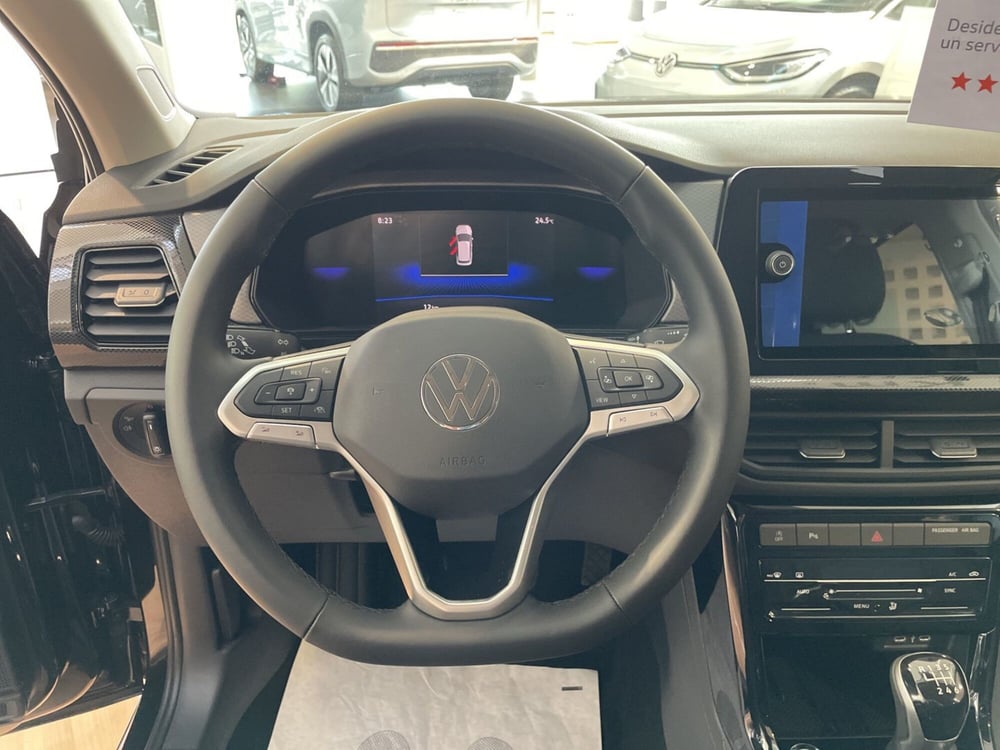 Volkswagen T-Cross nuova a Varese (14)