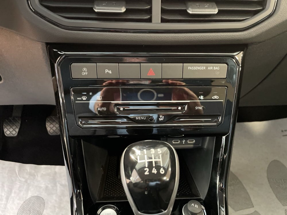 Volkswagen T-Cross nuova a Varese (17)