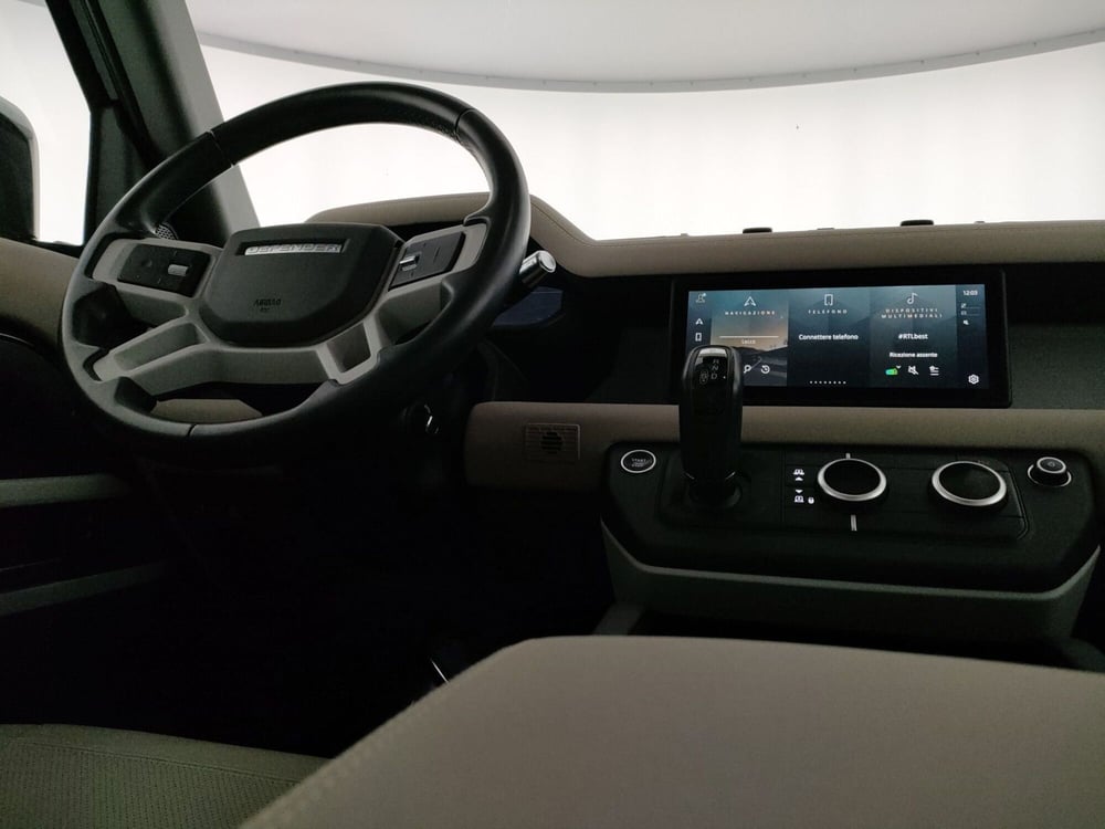 Land Rover Defender usata a Milano (11)