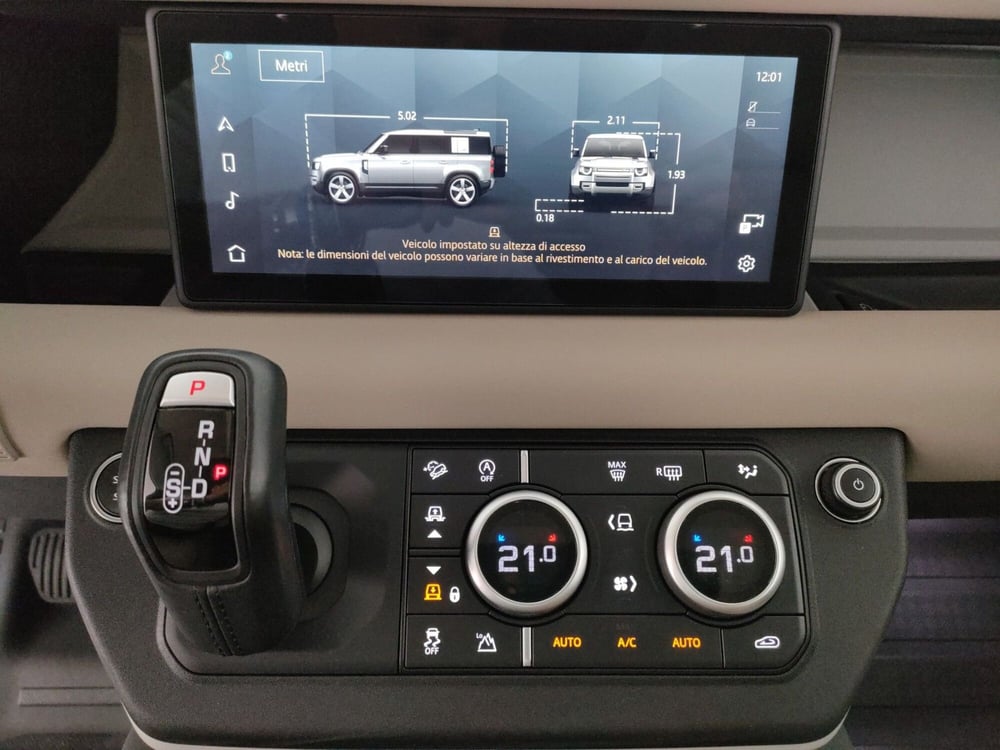 Land Rover Defender usata a Milano (16)