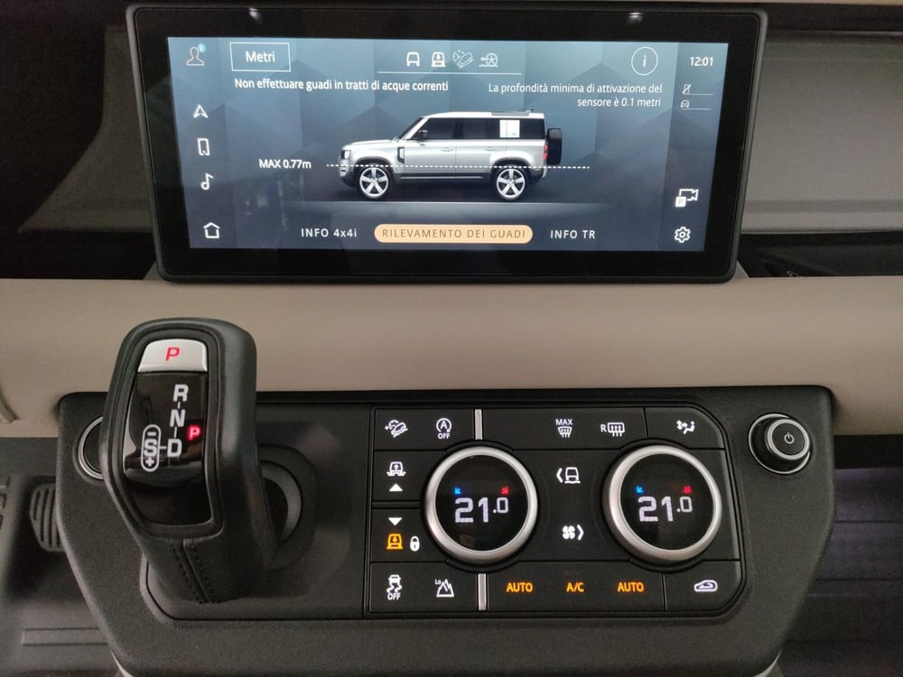 Land Rover Defender usata a Milano (17)