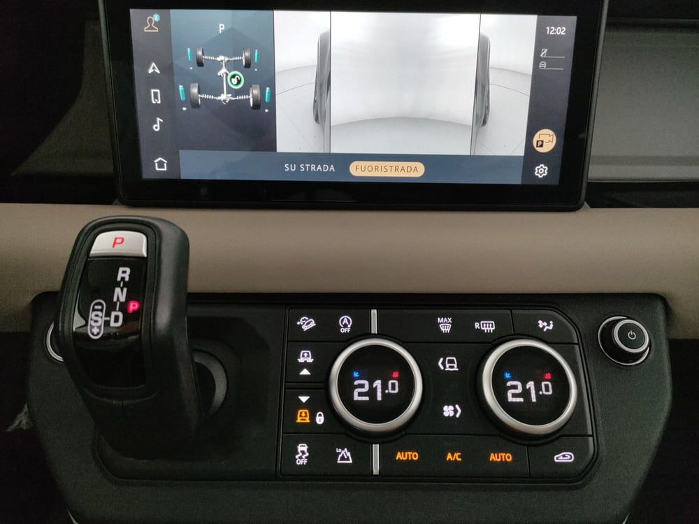 Land Rover Defender usata a Milano (19)