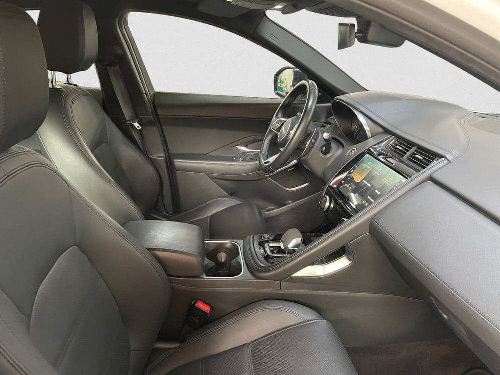 Jaguar E-Pace usata a Livorno (3)