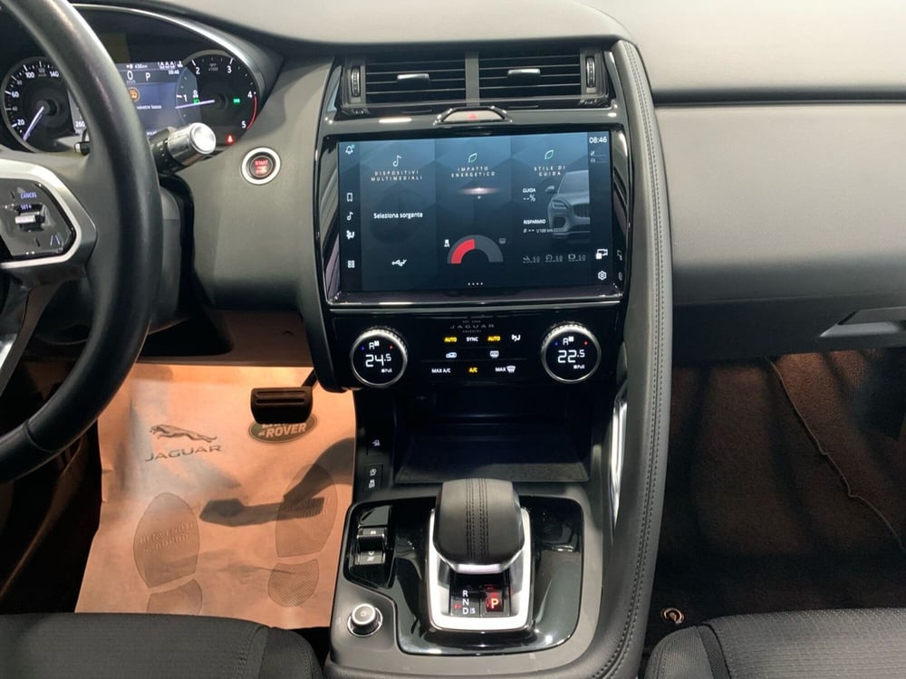 Jaguar E-Pace usata a Livorno (4)