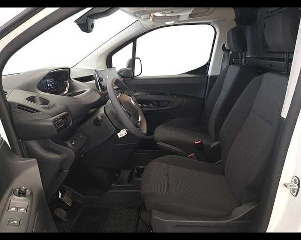 Peugeot Partner Furgone nuova a Milano (8)