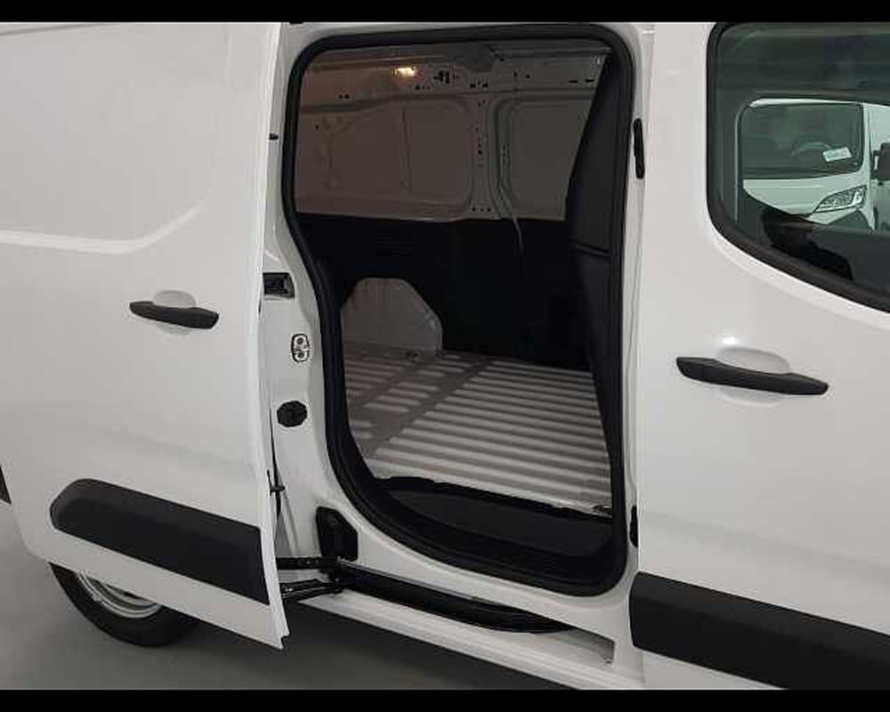 Peugeot Partner Furgone nuova a Milano (5)
