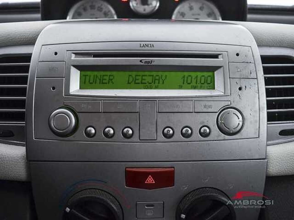 Lancia Ypsilon usata a Perugia (14)