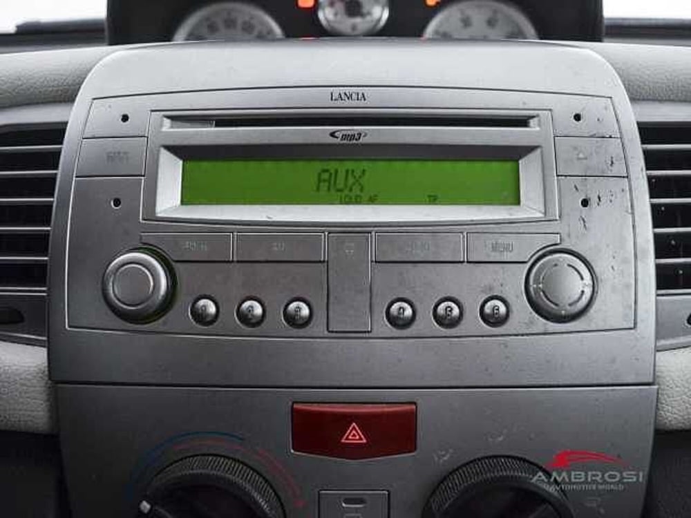 Lancia Ypsilon usata a Perugia (15)