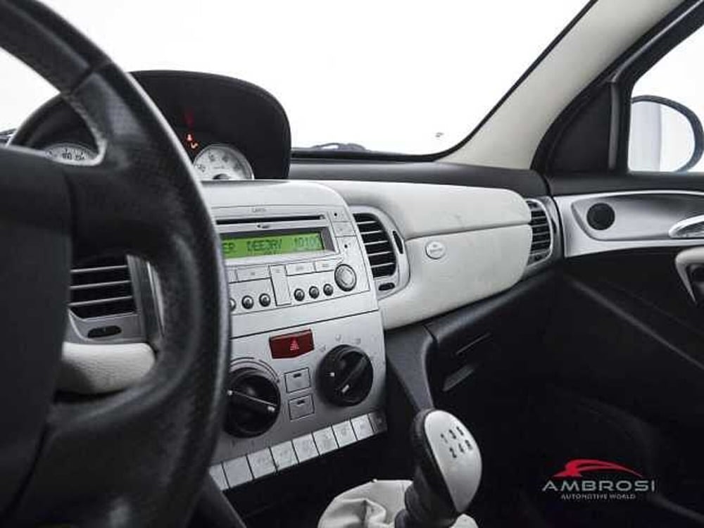 Lancia Ypsilon usata a Perugia (18)