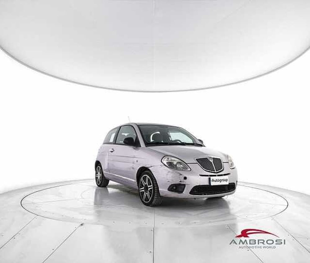 Lancia Ypsilon usata a Perugia (2)