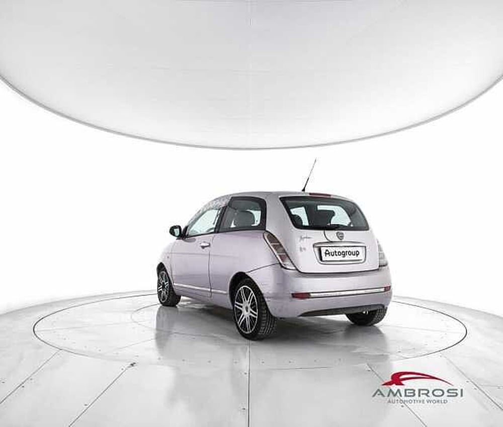 Lancia Ypsilon usata a Perugia (4)