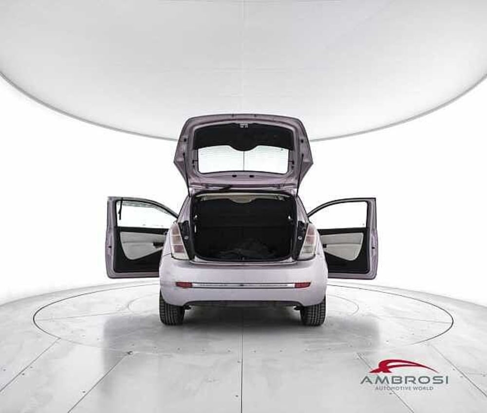 Lancia Ypsilon usata a Perugia (7)