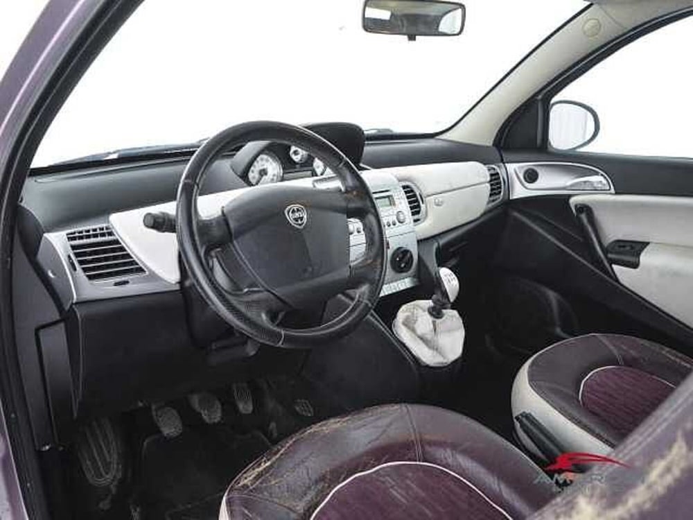 Lancia Ypsilon usata a Perugia (8)