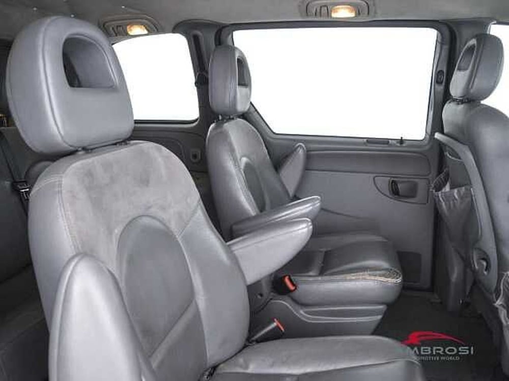 Chrysler Voyager usata a Perugia (13)