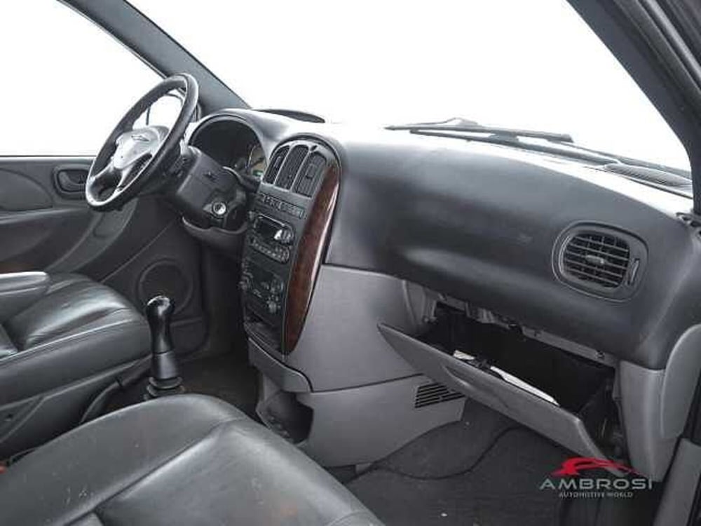 Chrysler Voyager usata a Perugia (14)