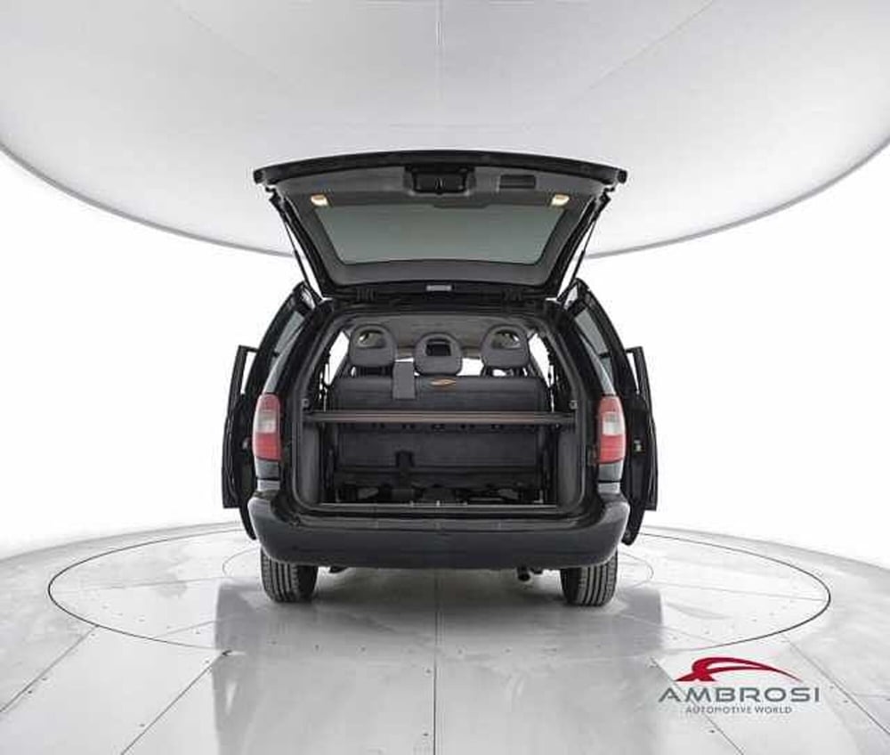 Chrysler Voyager usata a Perugia (7)