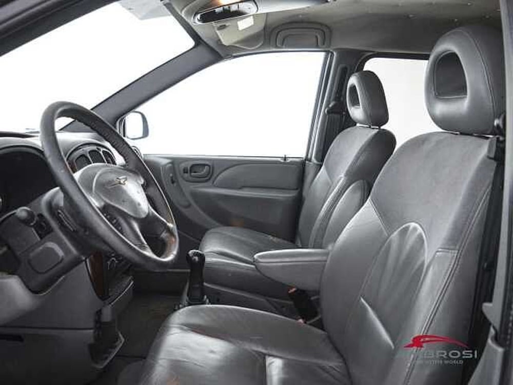 Chrysler Voyager usata a Perugia (9)