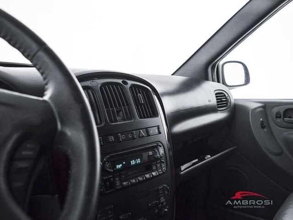 Chrysler Voyager usata a Viterbo (19)