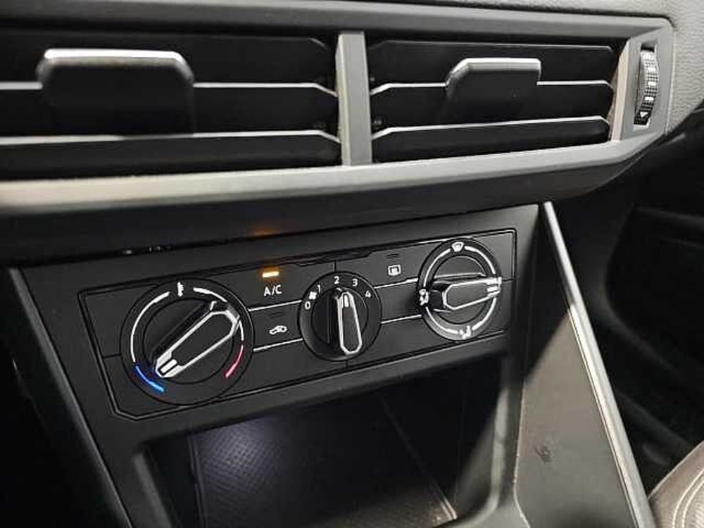 Volkswagen Taigo usata a Lecco (18)