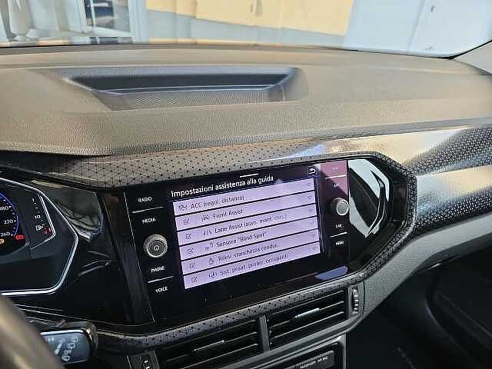 Volkswagen T-Cross usata a Lecco (15)