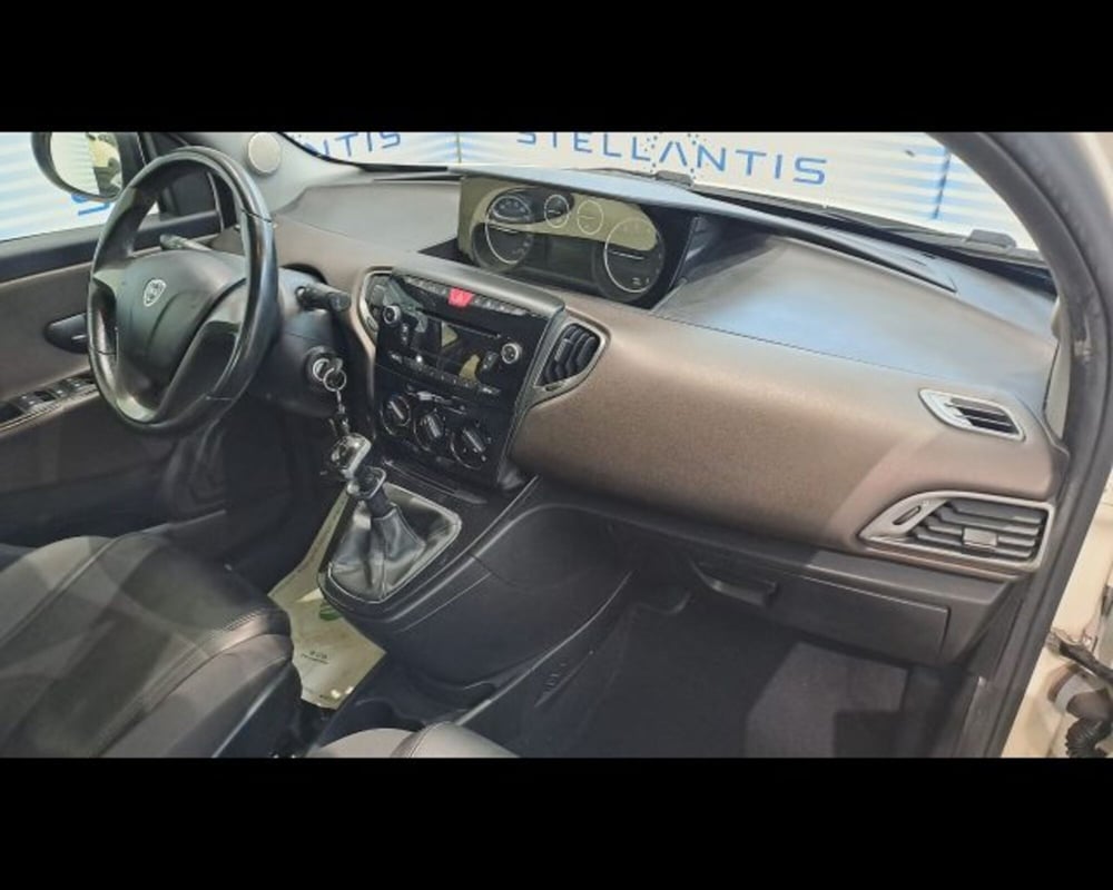 Lancia Ypsilon usata a Aosta (12)