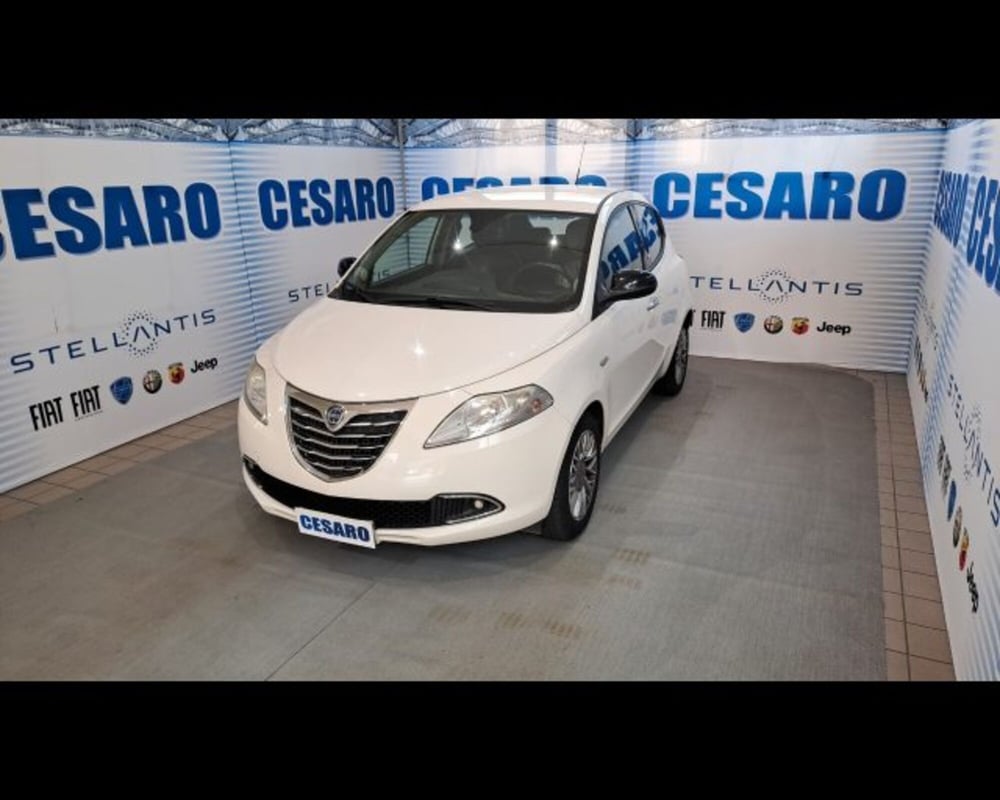 Lancia Ypsilon usata a Aosta (2)