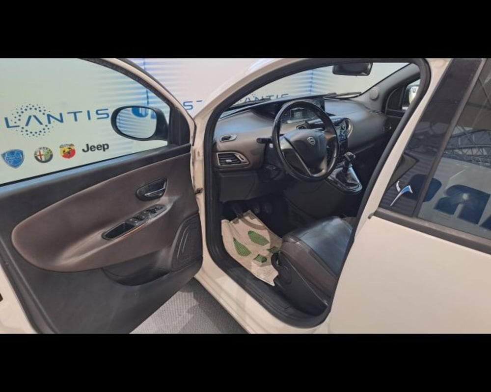 Lancia Ypsilon usata a Aosta (5)