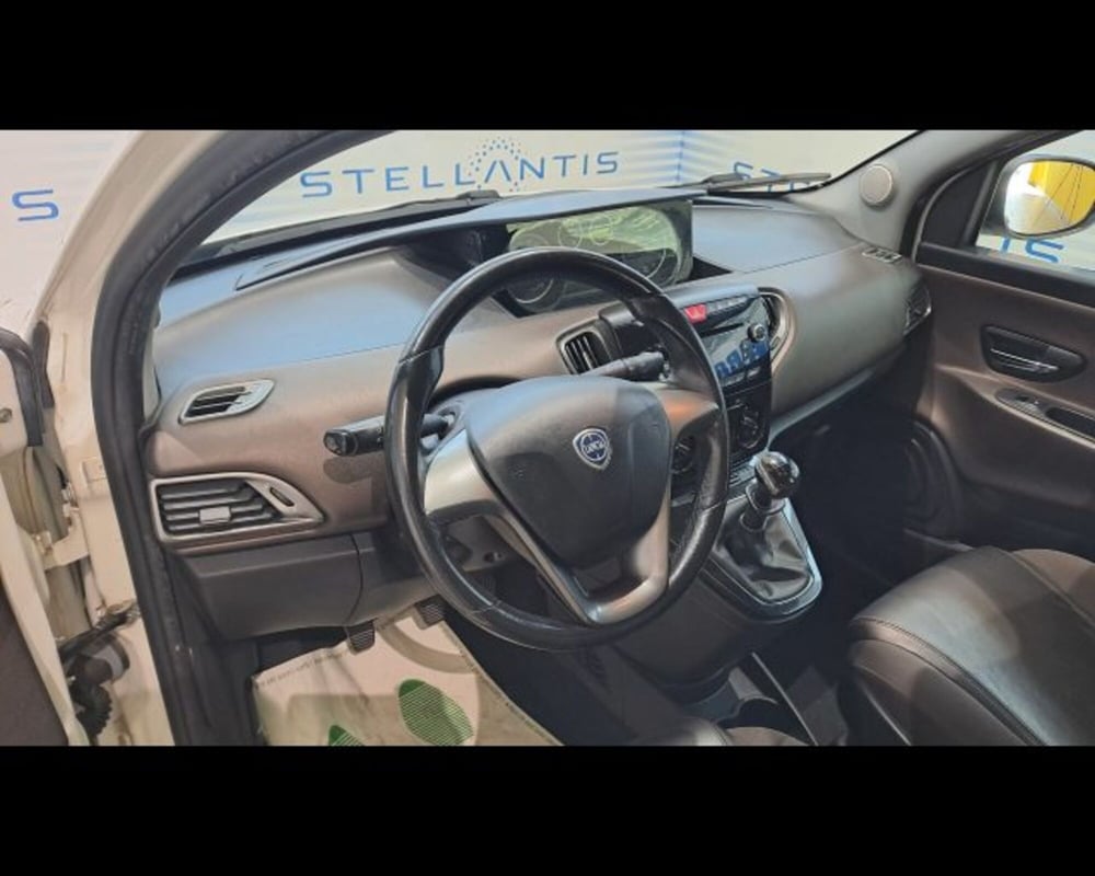 Lancia Ypsilon usata a Aosta (6)