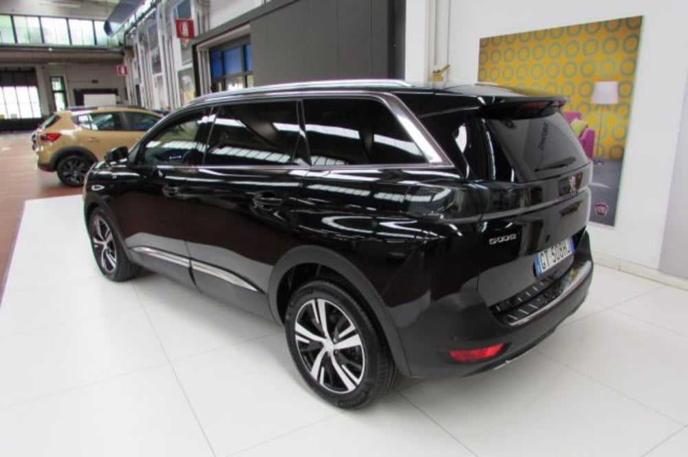 Peugeot 5008 usata a Milano (3)