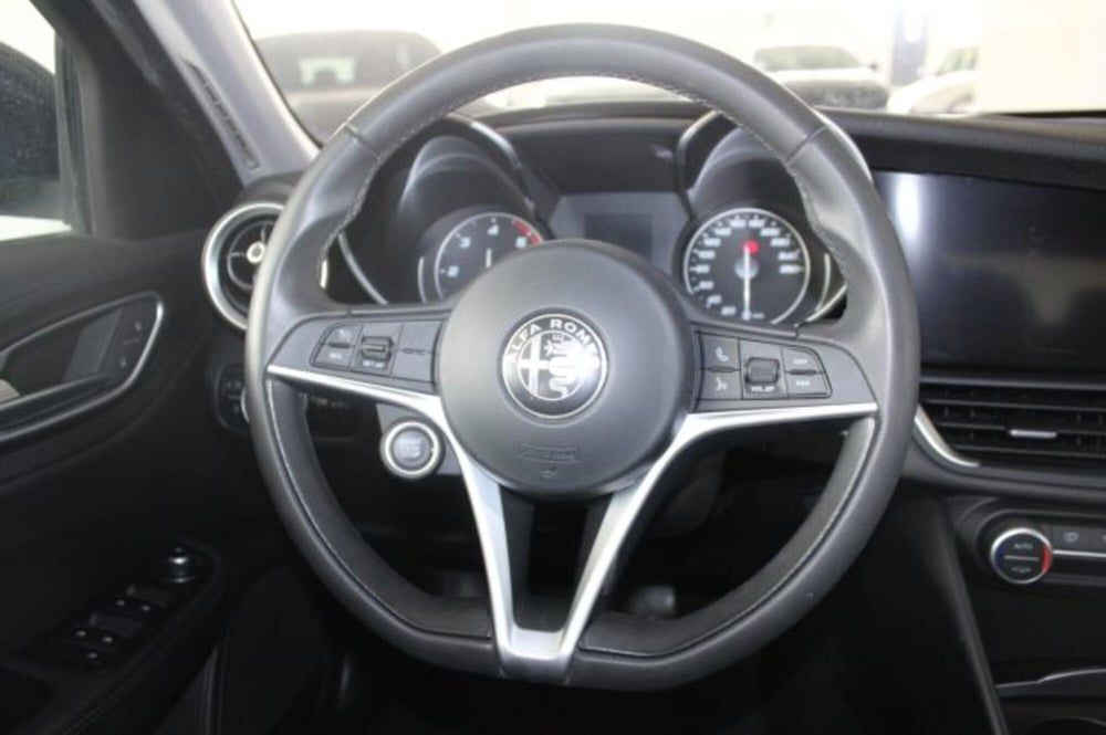 Alfa Romeo Giulia usata a Terni (12)