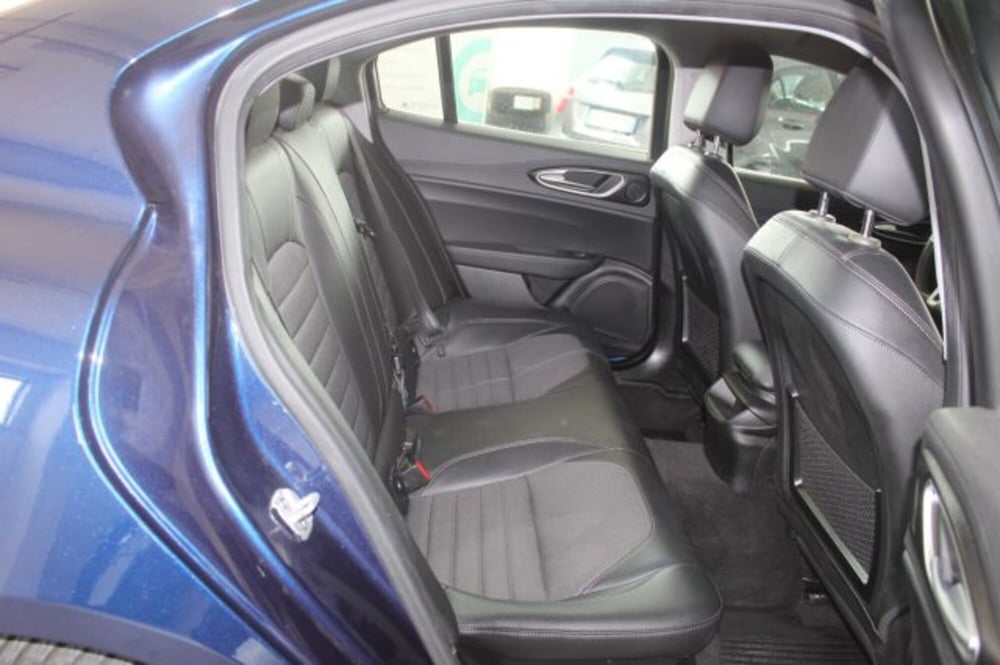 Alfa Romeo Giulia usata a Terni (9)