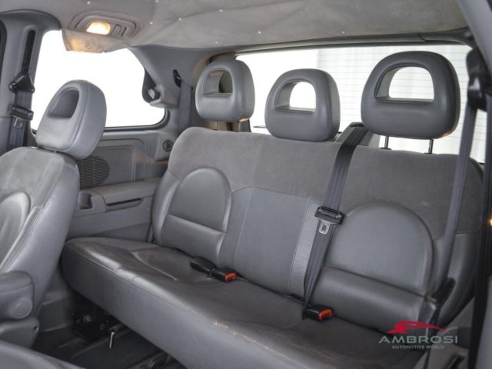 Chrysler Voyager usata a Perugia (11)